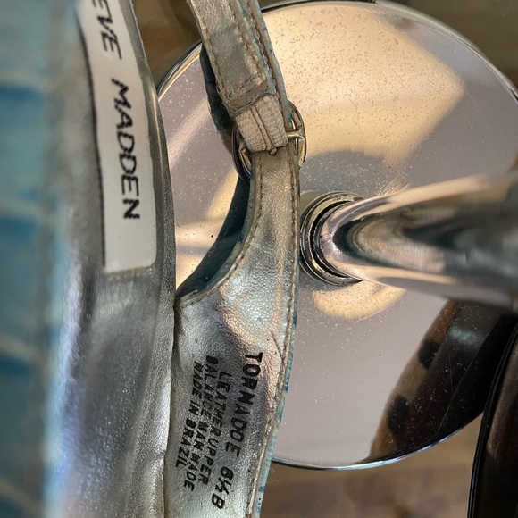 Steve Madden sling heels. Fantastic chrome heel! A very elegant presentation!🍸 - Picture 4 of 5